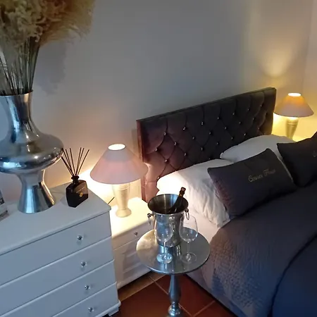 Corner House Apartment *